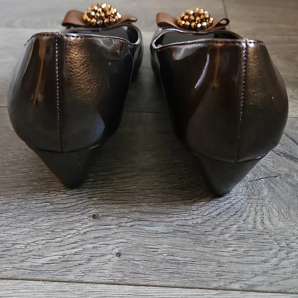 Etienne Aigner - NWOT - Women's Bronze Peep Toe Wedge Heels - Size 8 - Picture 2 of 5